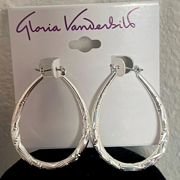 “NEW” GLORIA VANDERBILT EARRINGS - Picture 1 of 4